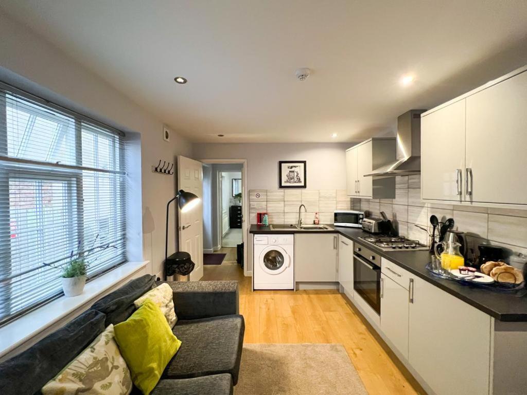 Suitely - Berkeley Apartments Челтенхам Экстерьер фото