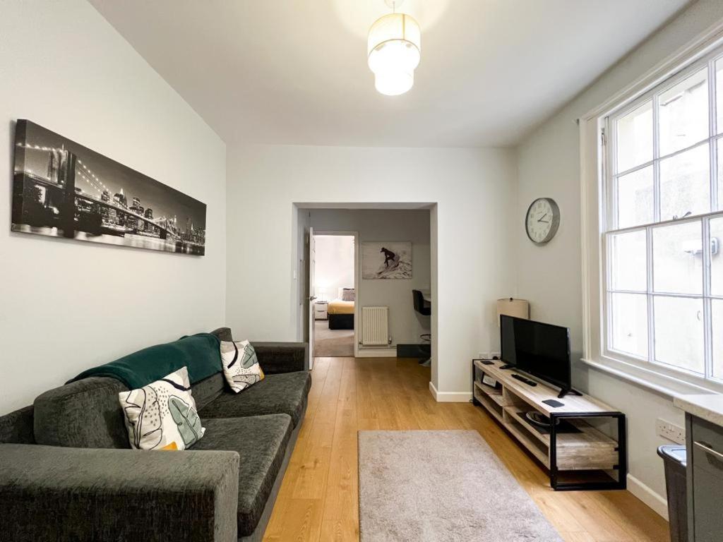 Suitely - Berkeley Apartments Челтенхам Экстерьер фото