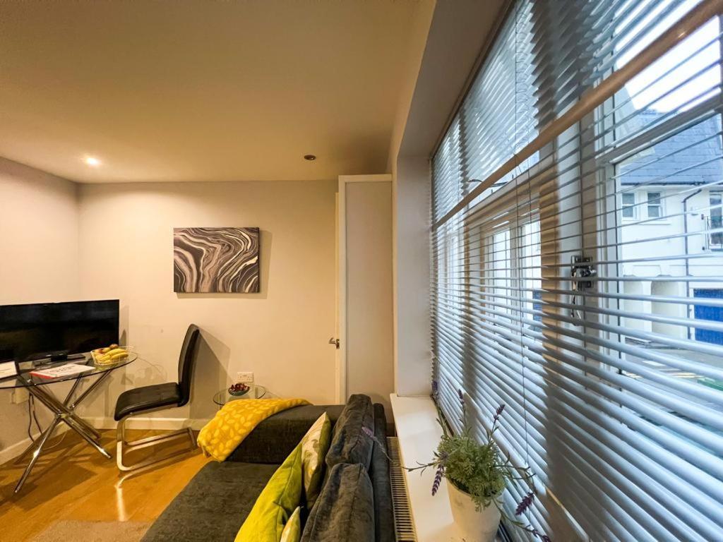 Suitely - Berkeley Apartments Челтенхам Экстерьер фото
